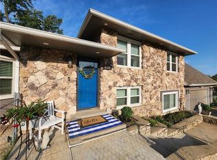 6720 NW Kerns Dr, Parkville, MO 64152
