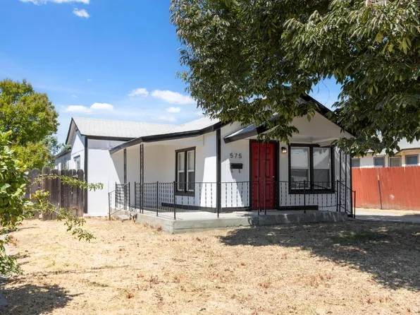 575 S 8th St, Kerman, CA 93630