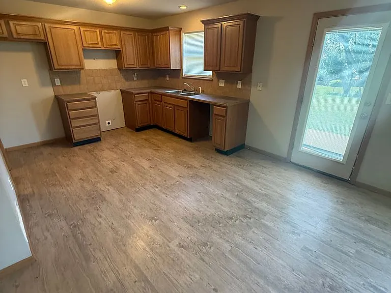 619 W Pine St — Photo 5