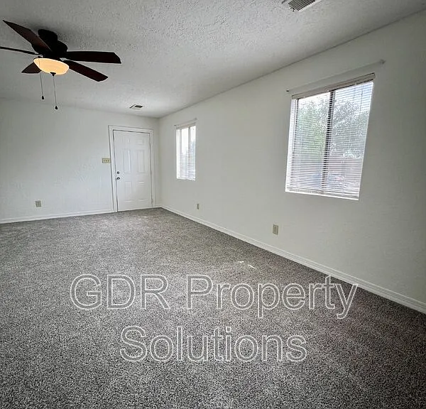 3529 Ross Ave SE — Photo 13
