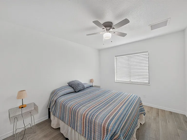 2204 SW 30th Ter — Photo 18