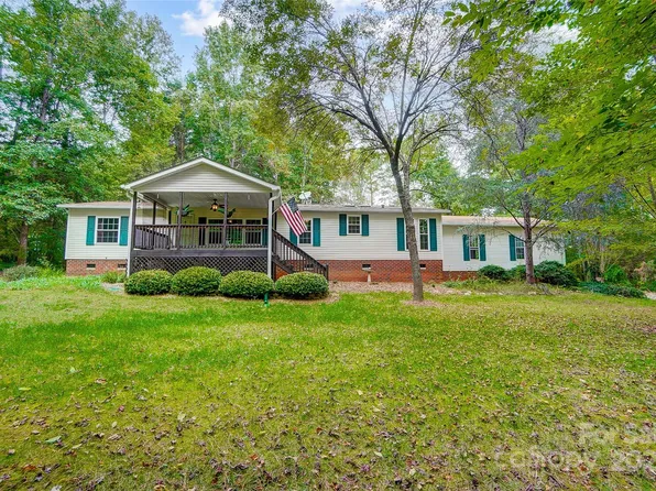 215 Valley View Dr, Clover, SC 29710