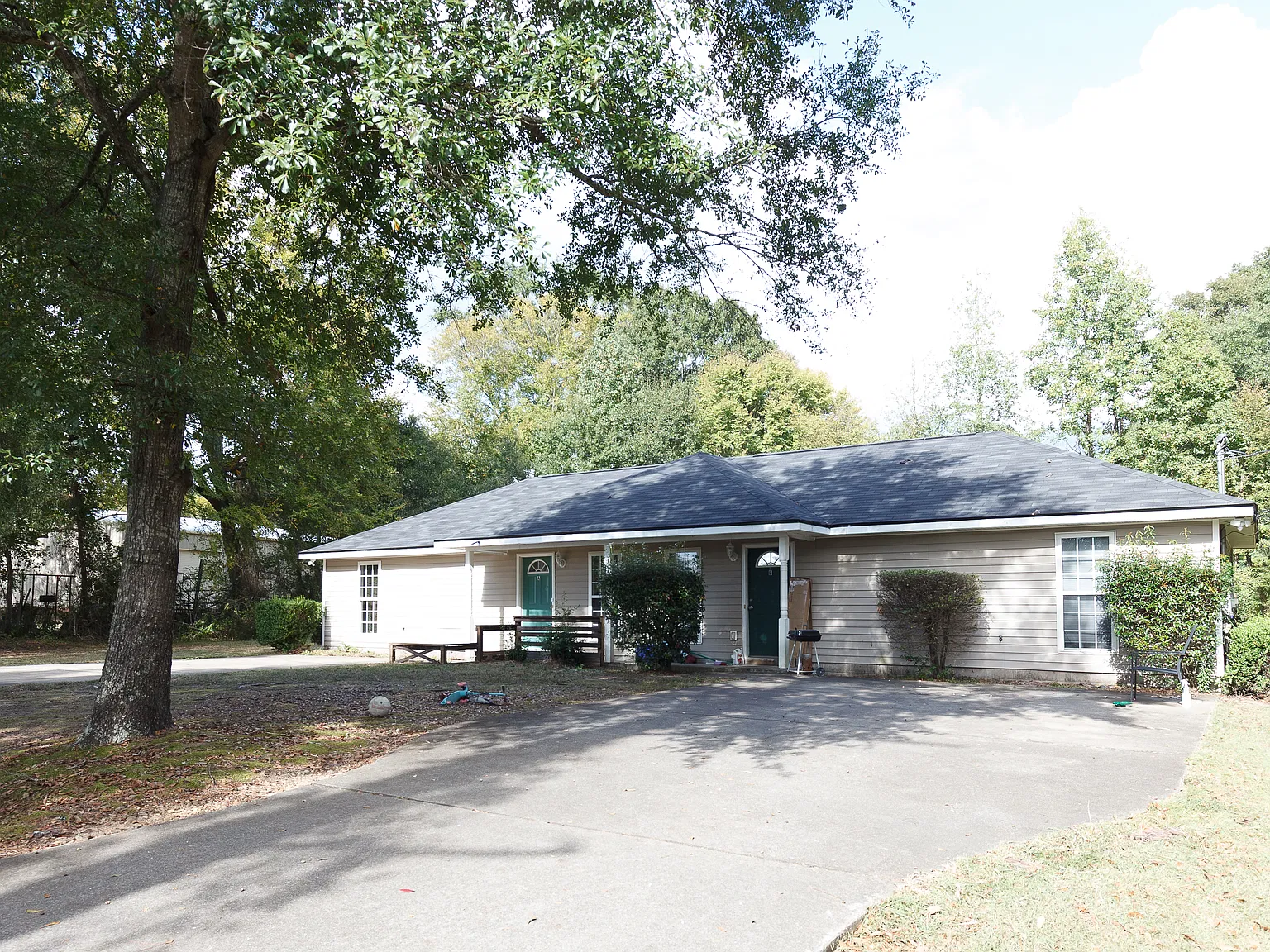 2 bed, $1,000 — Photo 1