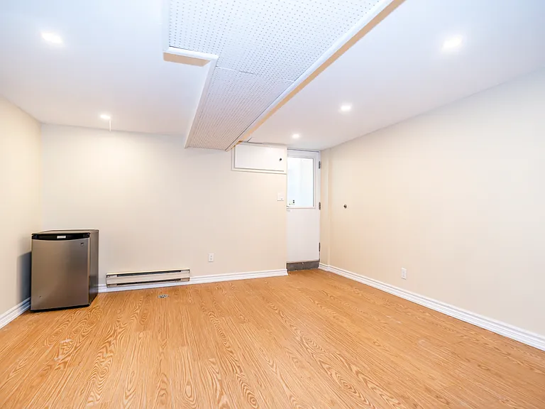 150A Palmerston Ave #A — Photo 5