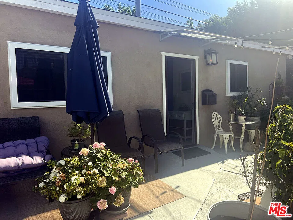 1526 S Curson Ave