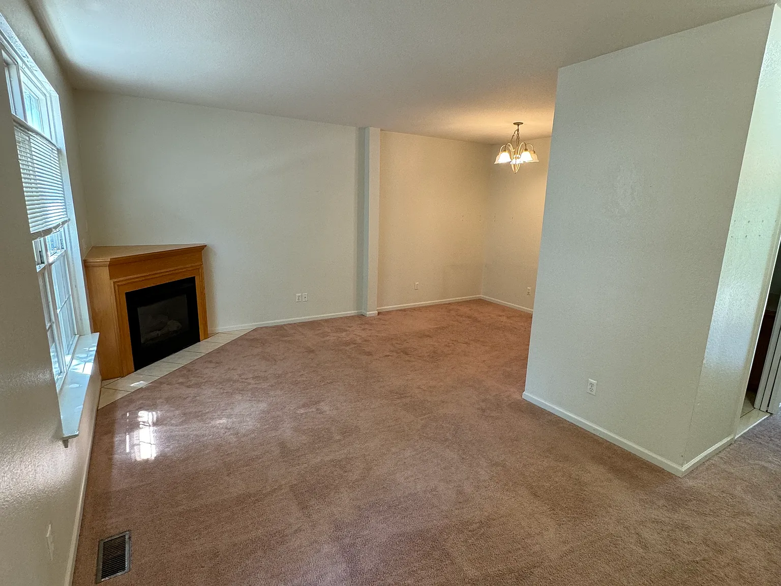 3 bed, 2.5 bath, 1500 sqft, $2,195 — Photo 3