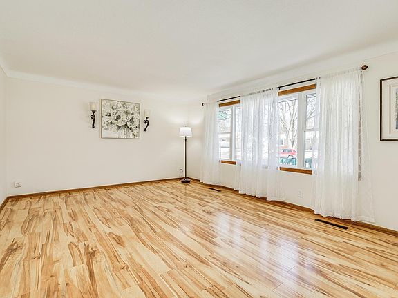 3rd image of 1349 Allen Ave