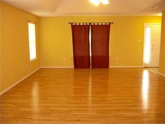 2nd image of 4050 Conway Cir