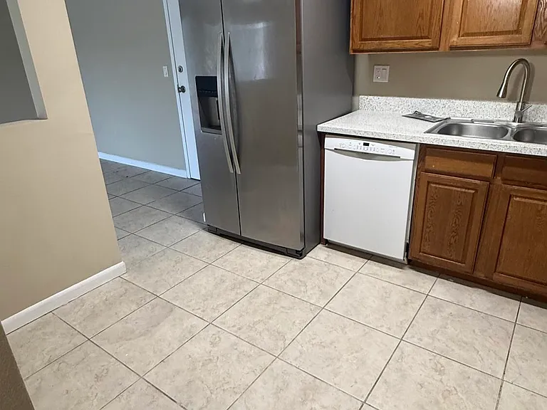 475 SE 8th St #220 — Photo 11