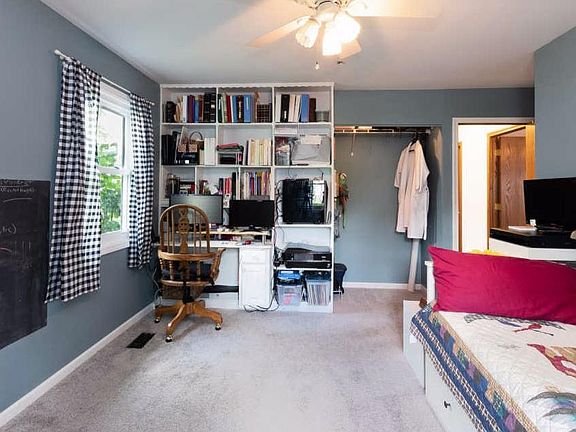 3rd image of 431 Abbington Pl