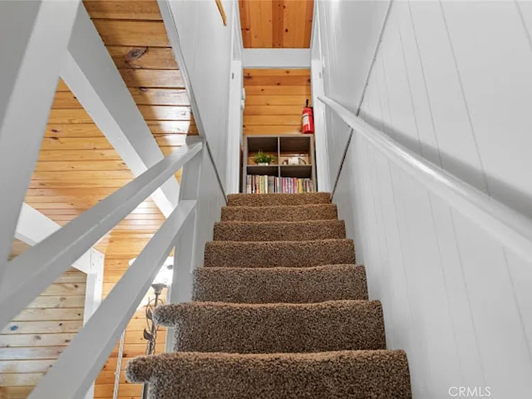 1056 Sierra Ave — Photo 7