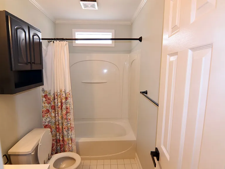 1058 Eastwood Dr — Photo 12