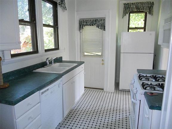 5th image of 4509 Carnation Ave