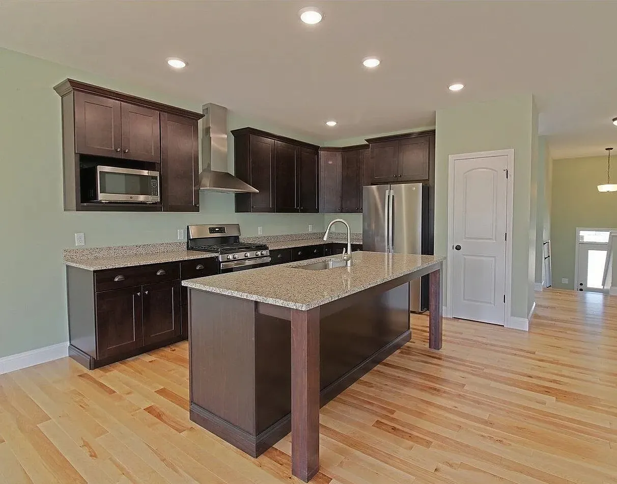 3 bed, 2211 sqft, $3,500 — Photo 2