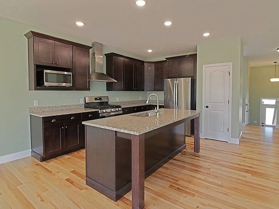 Spacious Kitchen with pantry and large Island