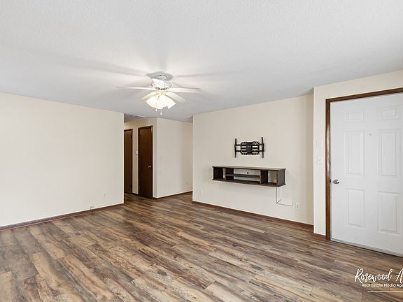 5th image of 1459 E Broadway St