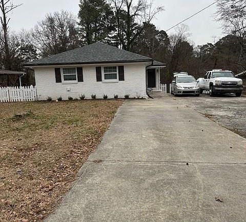 3rd image of 118 N Woodland Dr