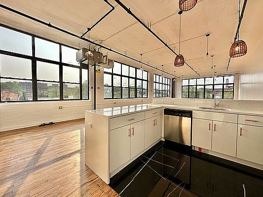 1st image of 255 McKibbin St #501
