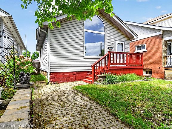 3rd image of 26 Perrin St