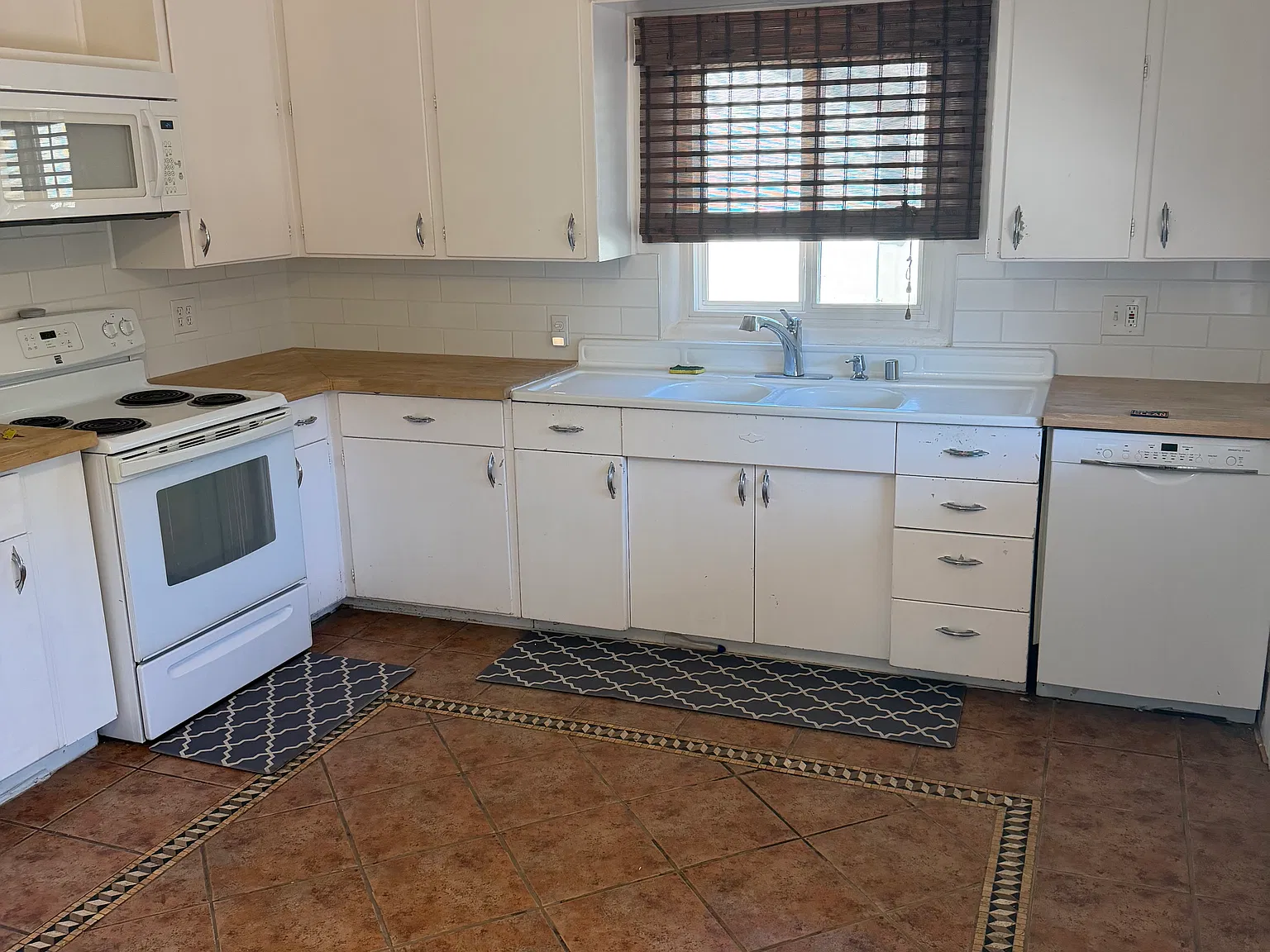 3 bed, 1.5 bath, 1122 sqft, $2,000 — Photo 4