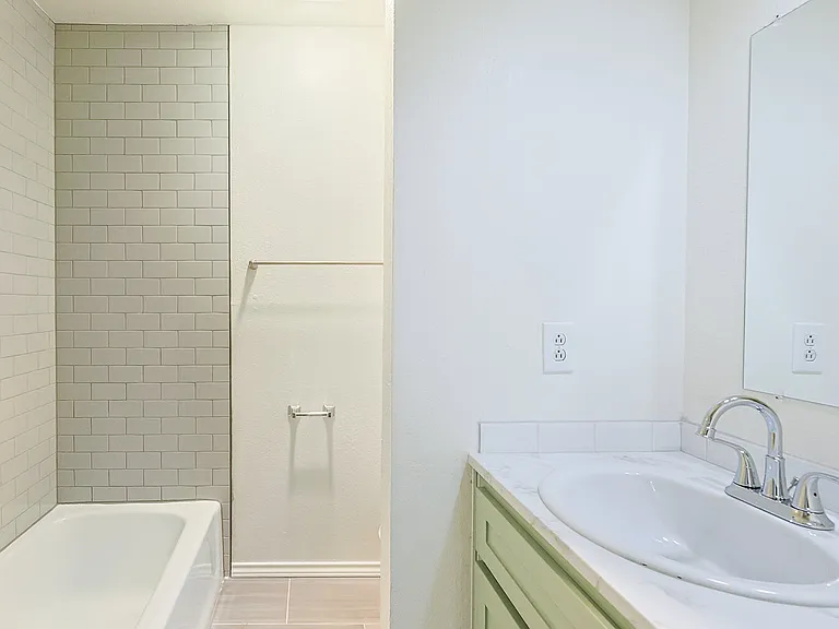 8308 Albany Ave — Photo 48