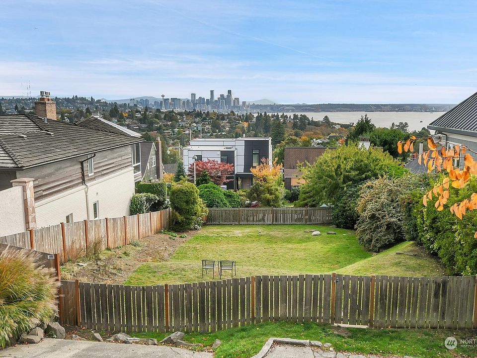 1st image of 2415 Montavista Place W