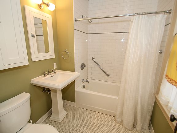 5th image of 2720 E Fernwood Ave