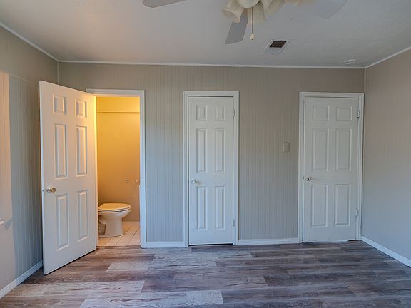 1st bedroom/1st Bathroom