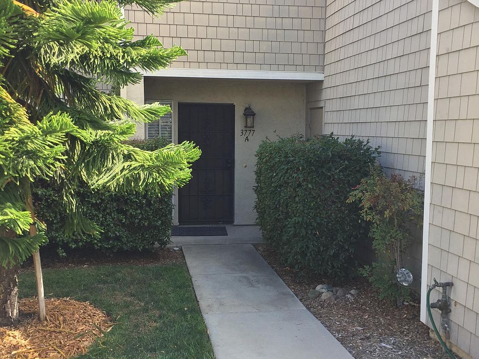 Private entrance 