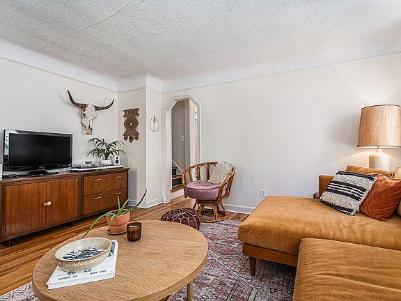 5th image of 718 Charles St