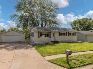 8213 10th St W, Rock Island, IL