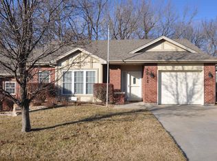 5822 SW Sterling Ln, Topeka, KS 66604