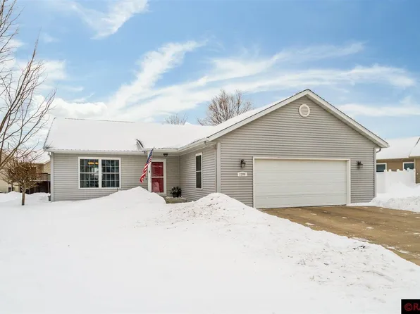 2209 Fairbanks Dr, North Mankato, MN 56003