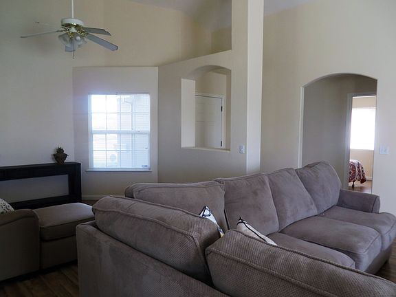 2nd image of 986 Park Terrace Dr
