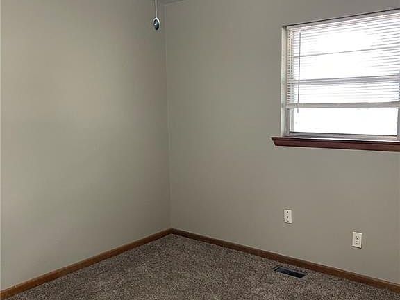 5th image of 112 N Sherry Ave
