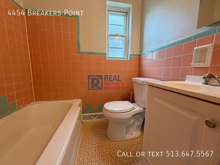 Spacious and Modern 4 BR — Photo 2