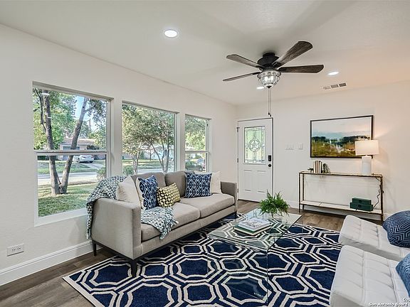 4th image of 246 ADDAX DR