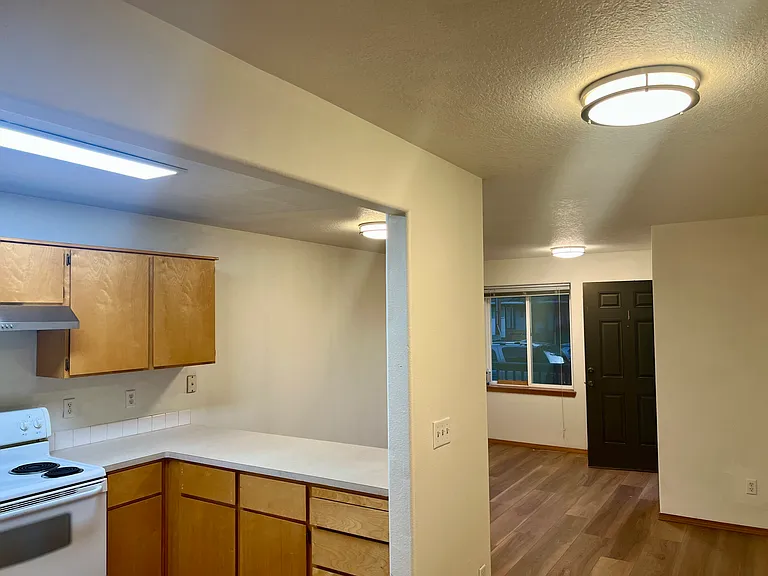 1228 NE 84th Ave #1 — Photo 5
