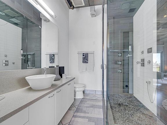 3rd image of 411 NW 1st Avenue #506