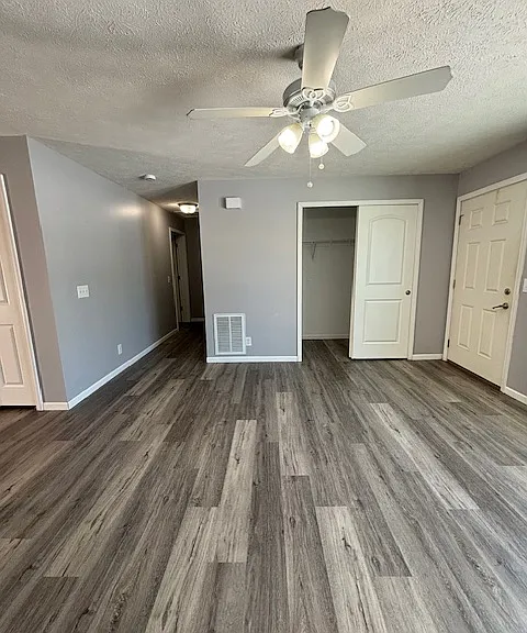 911 N Riverside Dr #7 — Photo 19