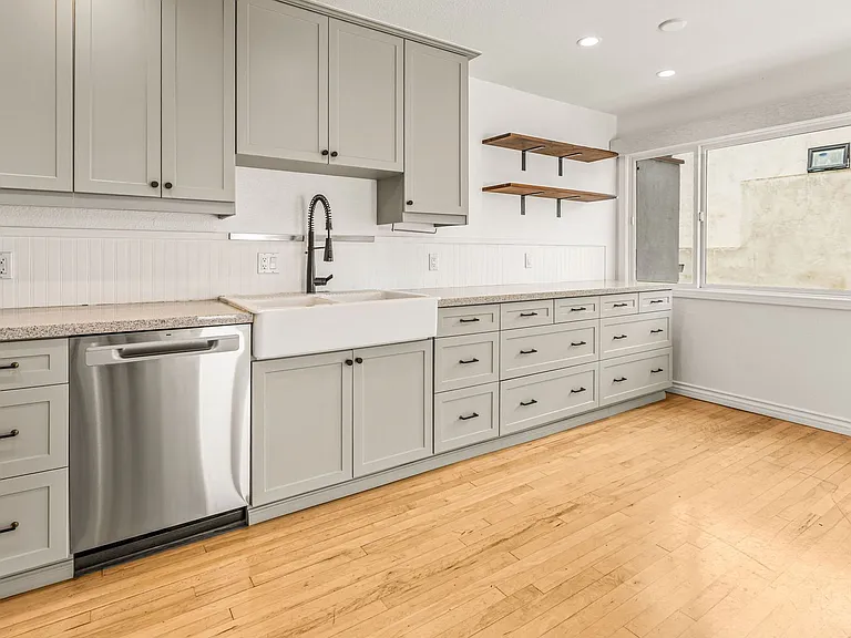 4866 Santa Cruz Ave — Photo 9