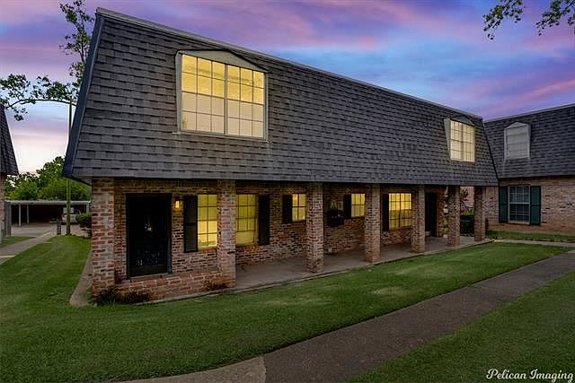 1st image of 3820 Fairfield Ave #48