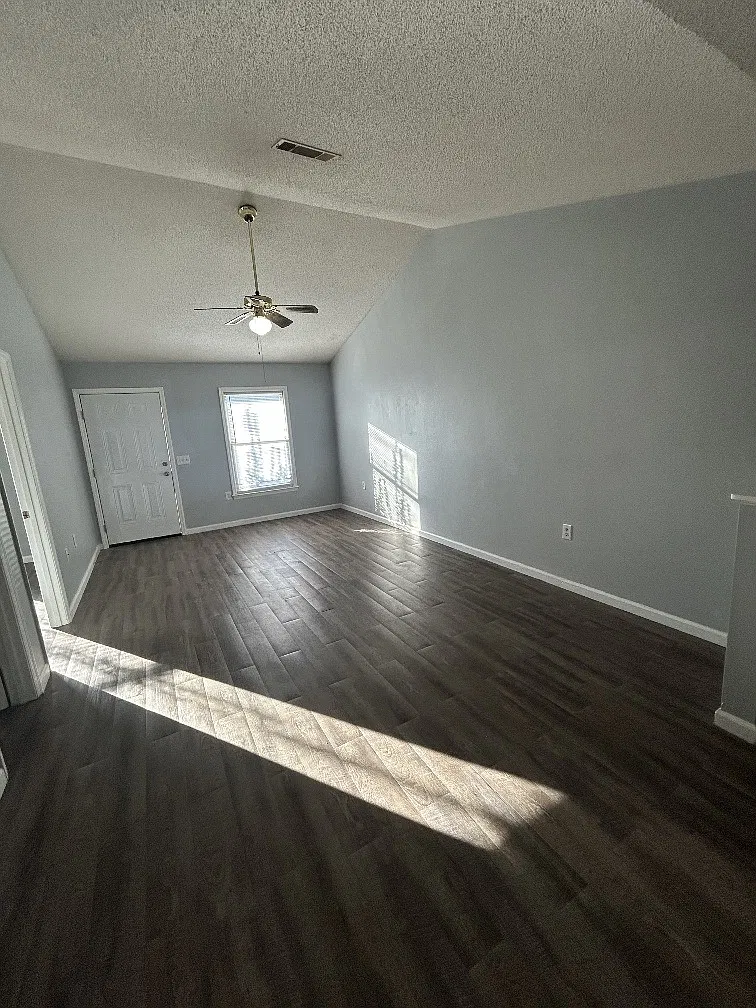 2 bed, 975 sqft, $1,000 — Photo 3