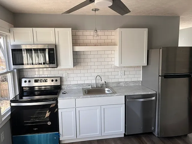 305 Tompkins St — Photo 6