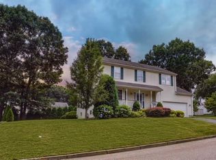 26 Gilcrest Dr, West Warwick, RI 02893