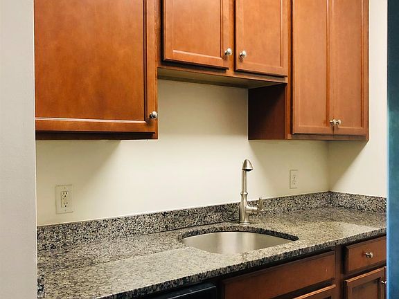 5th image of 835 Liberty Ct