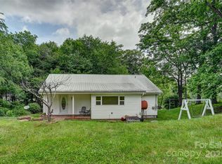 121 Walnut Holler Dr, Waynesville, NC 28786