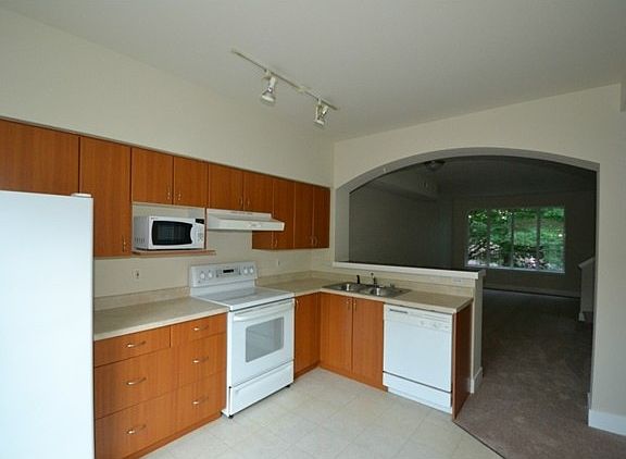 3rd image of 18223 NE 95th Way Unit 104