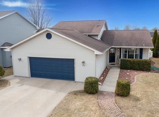 1265 Pheasant Creek Dr, Oshkosh, WI 54904