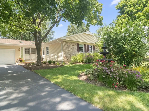 971 Indian Spring Ln, Buffalo Grove, IL 60089